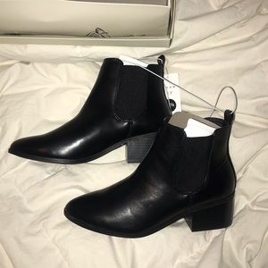 BNWT Ellie Black slip-on boots